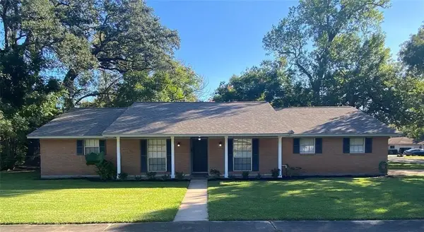 102 Mulberry Street, Lake Jackson, TX 77566