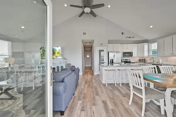 4207 Navarro Drive, Galveston, TX 77554