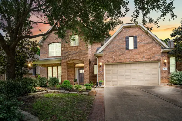 7 E Wading Pond Circle, The Woodlands, TX 77375