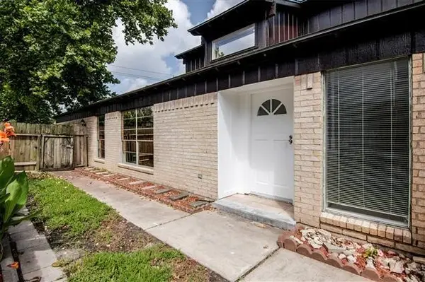 411 S Austin Street, Webster, TX 77598
