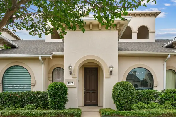 12832 Willow Centre Drive, Houston, TX 77066