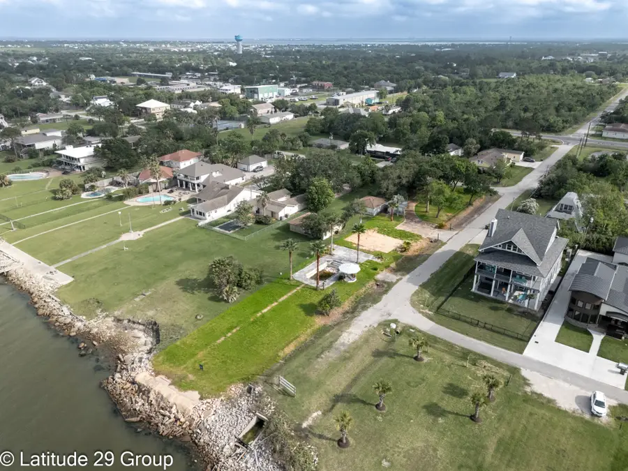 2588 Cliff Drive, Dickinson, TX 77539 - #2