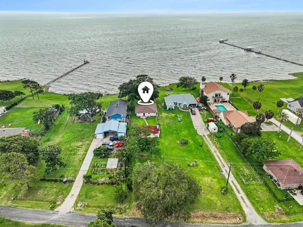 10518 Ocean Drive, Beach City, TX 77523