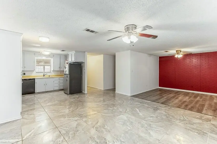 103 S Ringgold Street, West Columbia, TX 77486 - #3