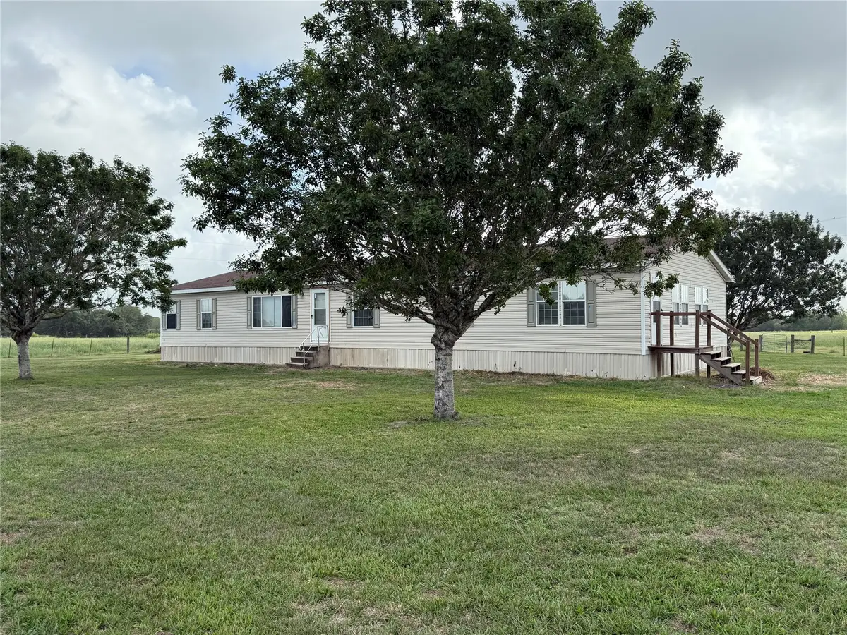383 County Road 233, Hallettsville, TX 77964 - Image #1