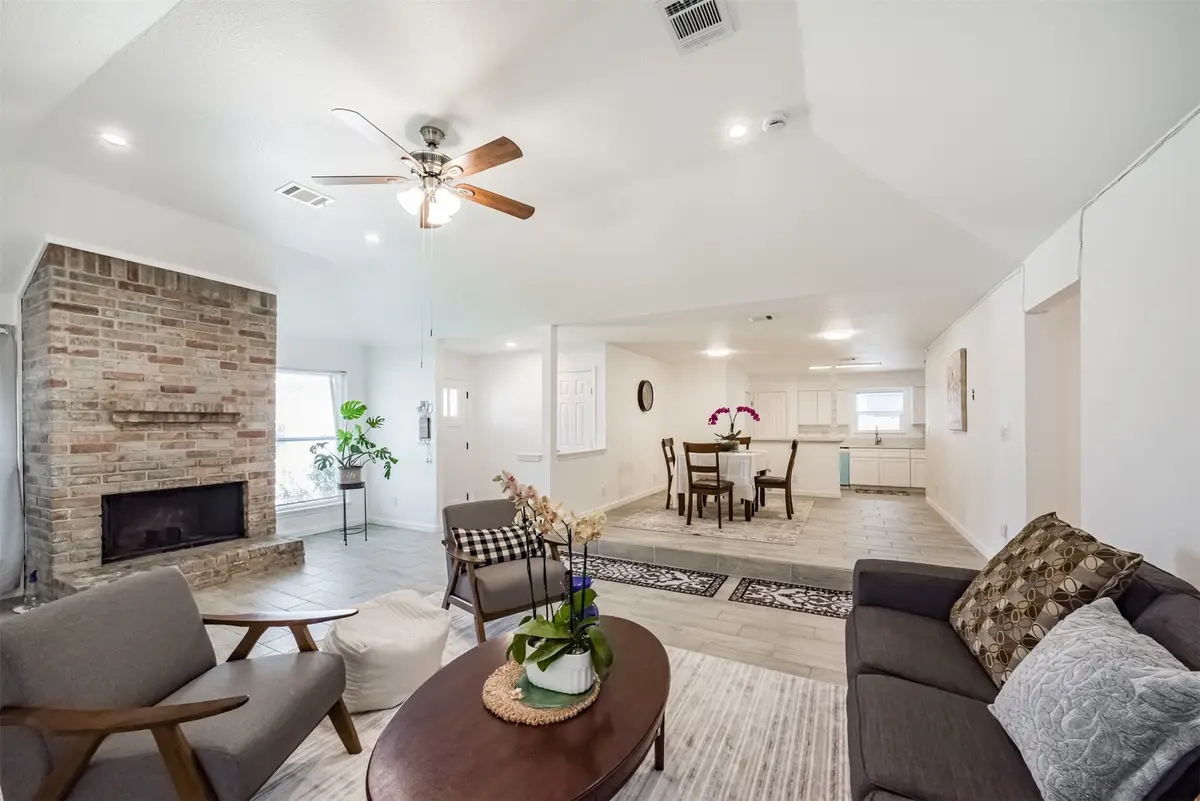 6207 Briar Glade Drive, Houston, TX 77072 - Image #1