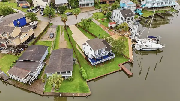 22 Tindel Street, Kemah, TX 77565