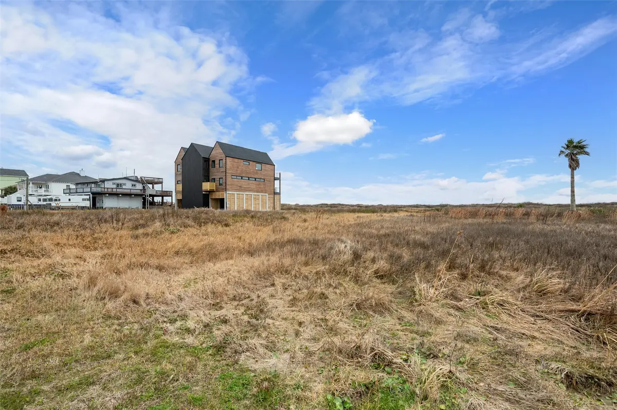 338 Atkinson Street, Crystal Beach, TX 77650 - Image #1