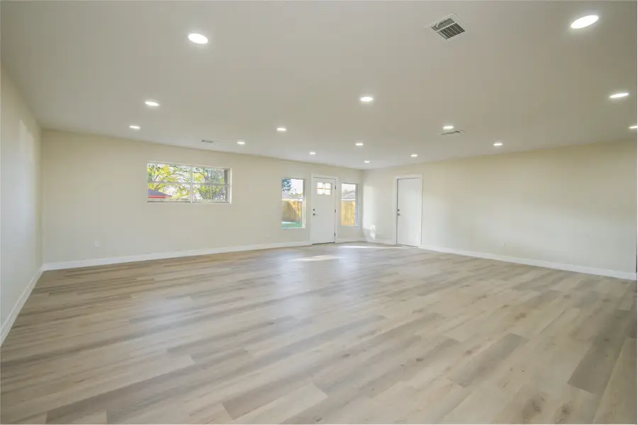 3416 Walnut Drive, Bay City, TX 77414 - Image #2