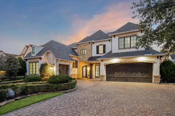 10 Broadwater Court, Shenandoah, TX 77381