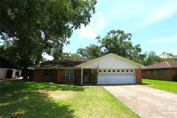 232 Wayne Drive, Clute, TX 77531