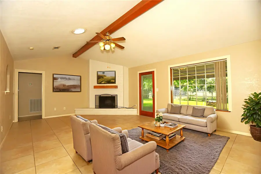 232 Wayne Drive, Clute, TX 77531 - Image #2