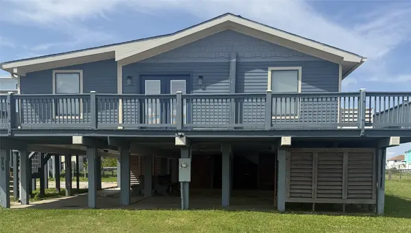 989 Alberdie Drive, Crystal Beach, TX 77650