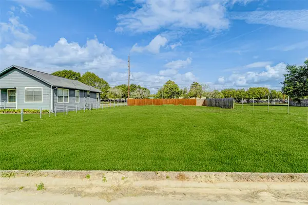 12 Becca Court, Brookshire, TX 77423