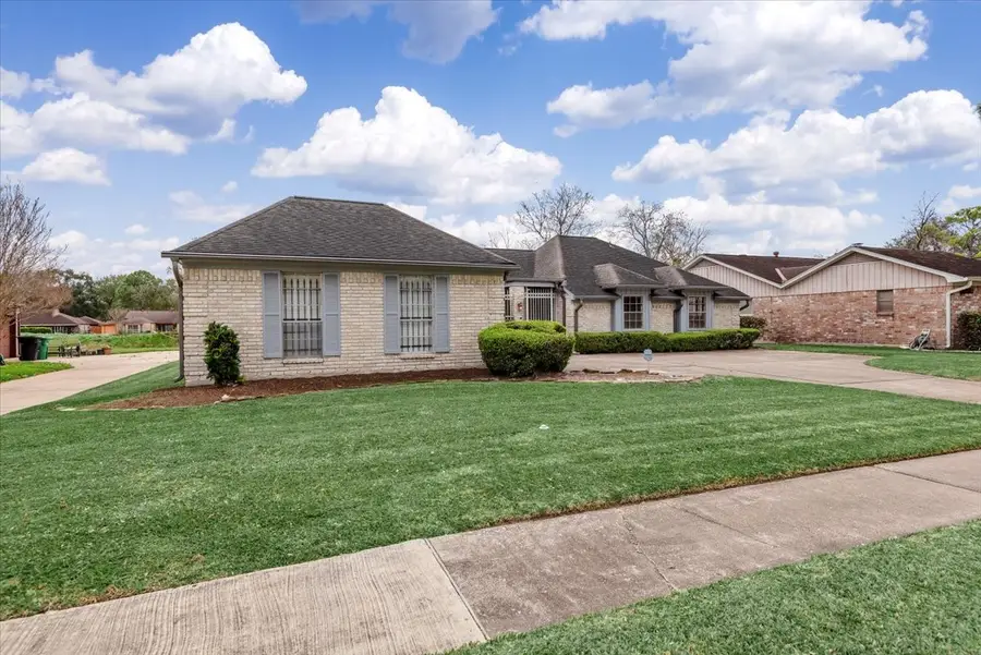 5607 Arncliffe Drive, Houston, TX 77088 - Image #3