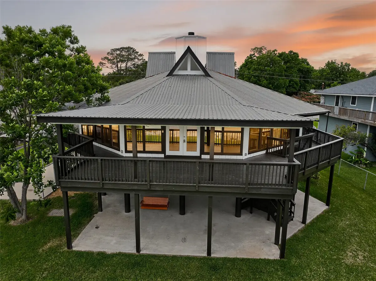 110 Bayou Drive, Baytown, TX 77520 - Image #1