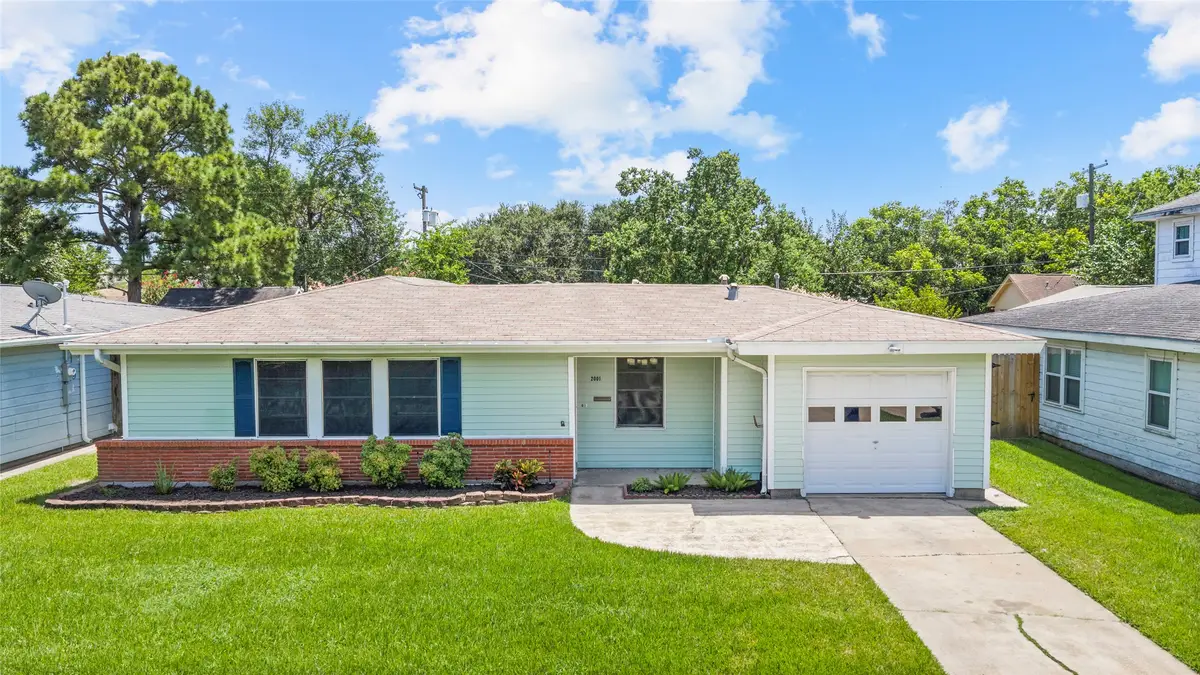 2001 14th Avenue N, Texas City, TX 77590 - #1