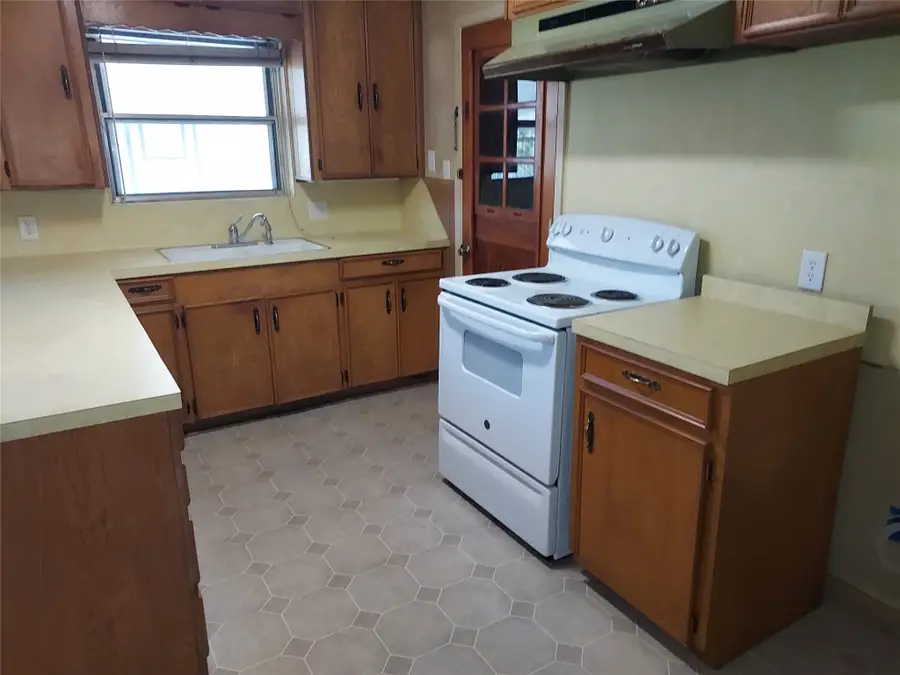 1008 Meadowlane Street, Angleton, TX 77515 - #3