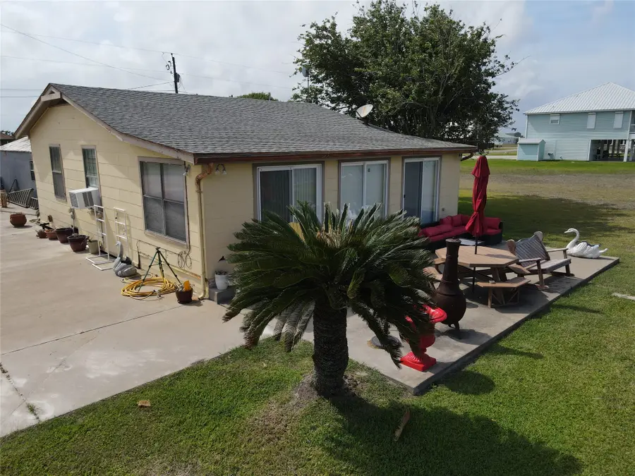 635 Marshall Johnson Avenue S, Port Lavaca, TX 77979 - #3
