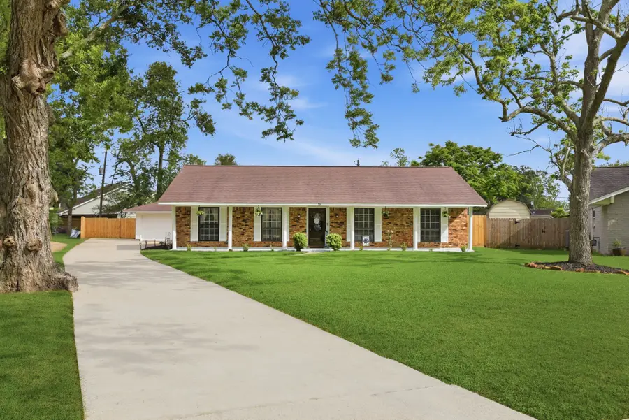 59 S Shamrock Court, Lake Jackson, TX 77566 - #2