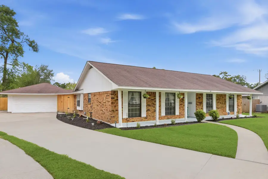 59 S Shamrock Court, Lake Jackson, TX 77566 - #3