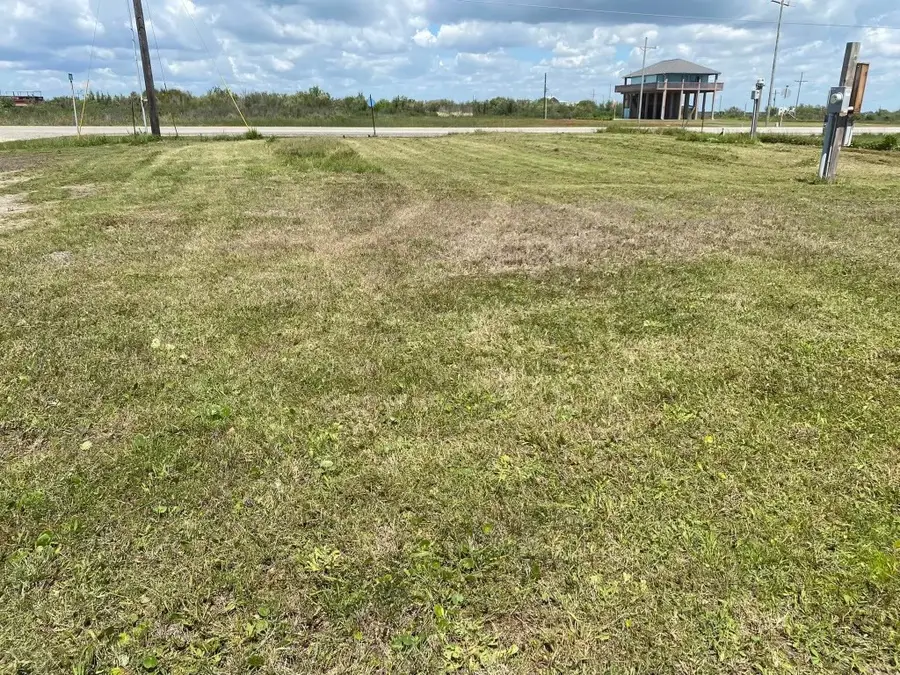 996 Evans Street, Gilchrist, TX 77617 - Image #3
