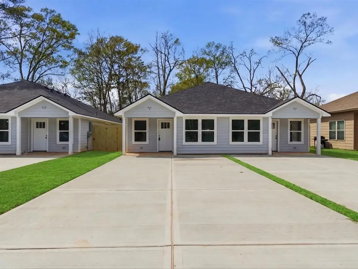411 S 12th St, Conroe, TX 77301 - #1