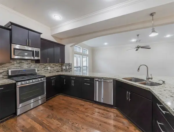 1615 W 24th Street #B, Houston, TX 77008