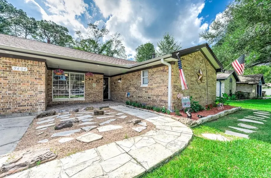 5404 Tanglebriar Drive, Dickinson, TX 77539 - Image #2
