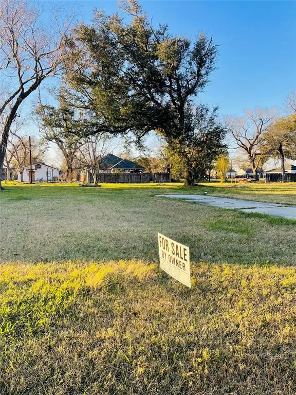 113 E Cypress Street, Port Neches, TX 77651