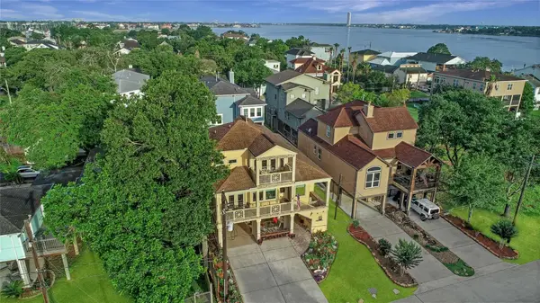 150 Rosewood Road, Clear Lake Shores, TX 77565