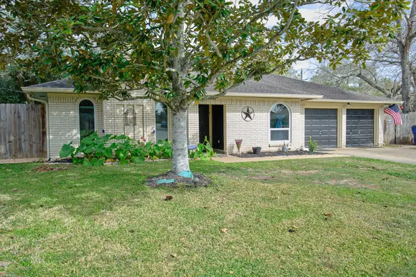 729 Newman Street, Angleton, TX 77515