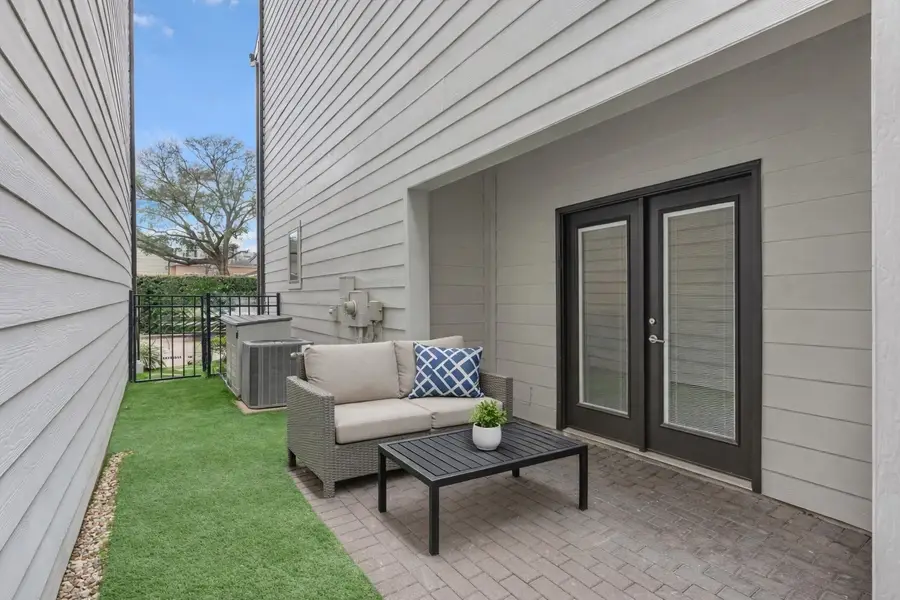 1010 W 24th Street #F, Houston, TX 77008 - #2