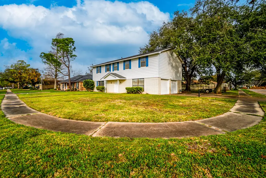 112 Honeysuckle Street, Lake Jackson, TX 77566 - Image #3
