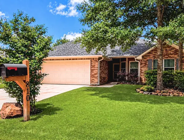 810 Springwood Drive, Conroe, TX 77385