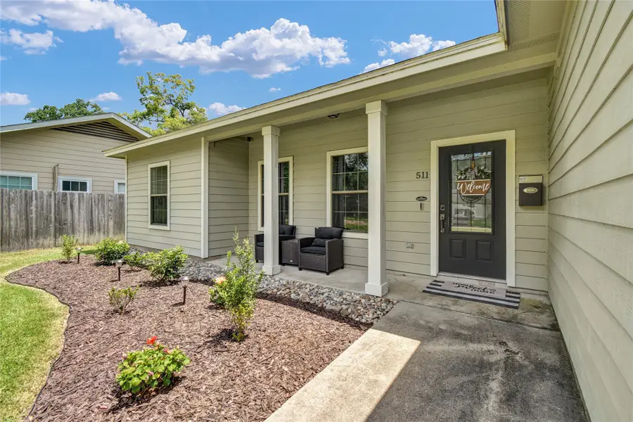 511 Sycamore Street, Lake Jackson, TX 77566 - #2