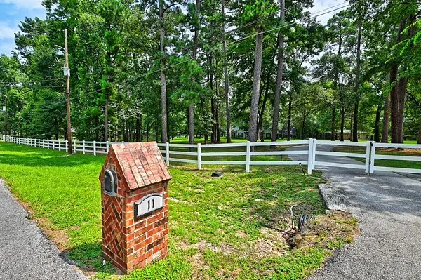 11 W Lake Forest Court, Conroe, TX 77384 - #2