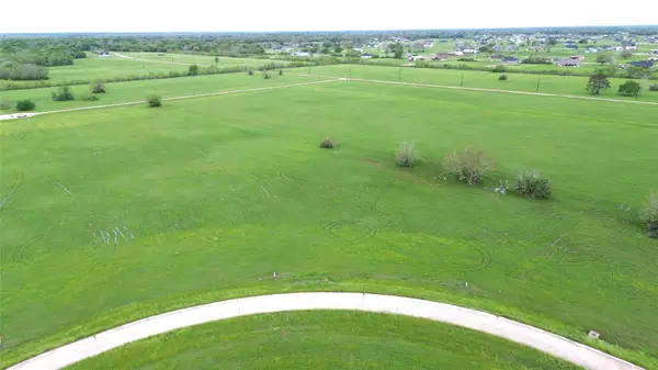 504 Brahman Trail, Angleton, TX 77515