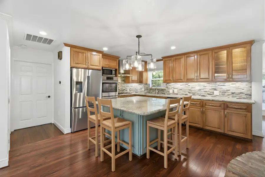 1320 Woodvine Drive, Houston, TX 77055 - Image #2