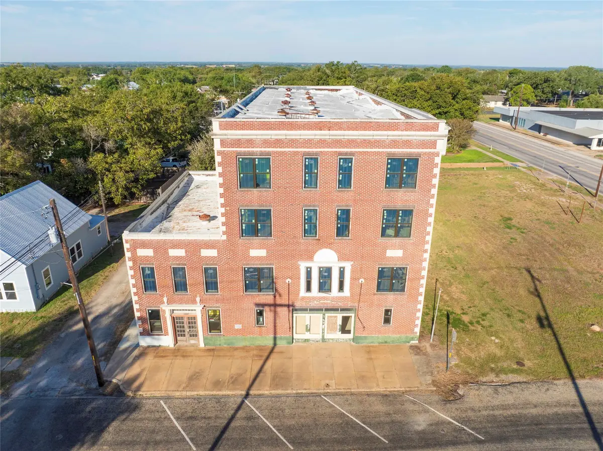 607 Lyons Avenue, Schulenburg, TX 78956 - Image #1