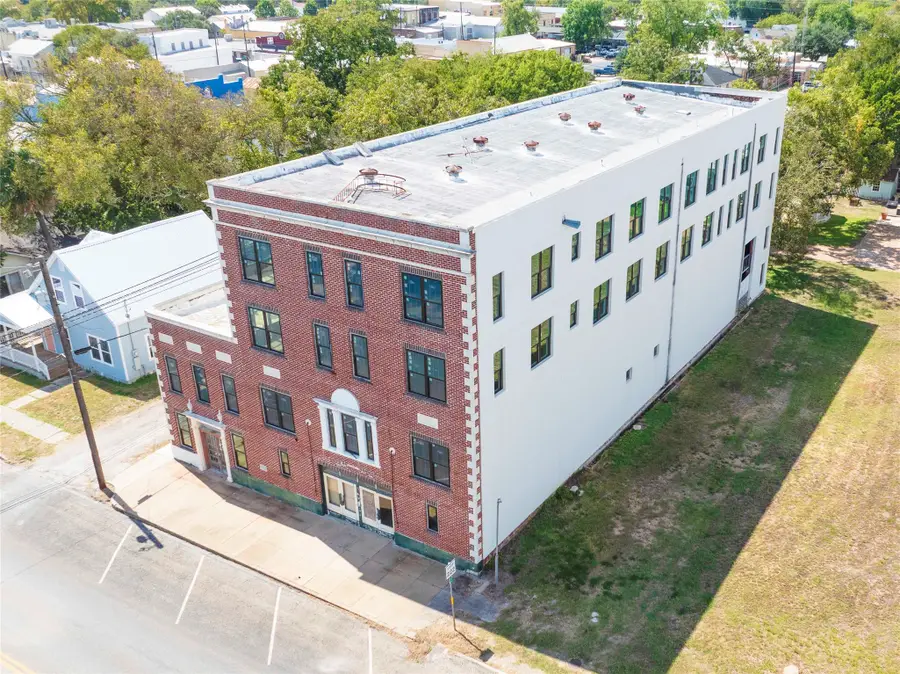 607 Lyons Avenue, Schulenburg, TX 78956 - Image #3