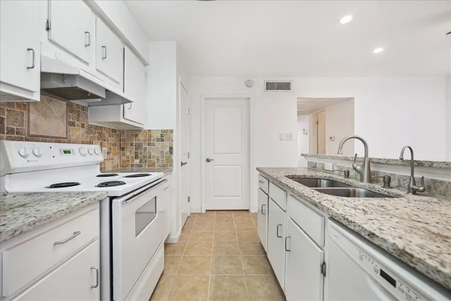 5807 Beverlyhill Street #23, Houston, TX 77057 - Image #2