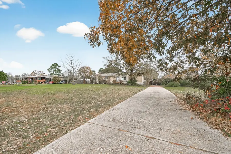 11735 E Old Oak Trail, Willis, TX 77378 - Image #3