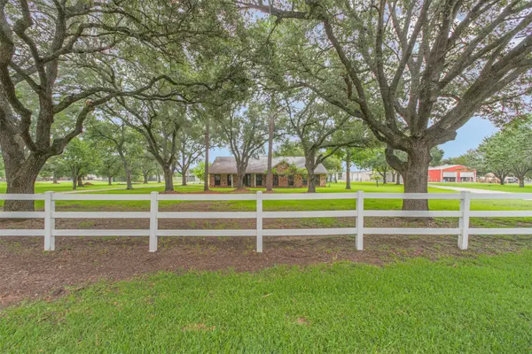 17115 County Road 831, Pearland, TX 77584