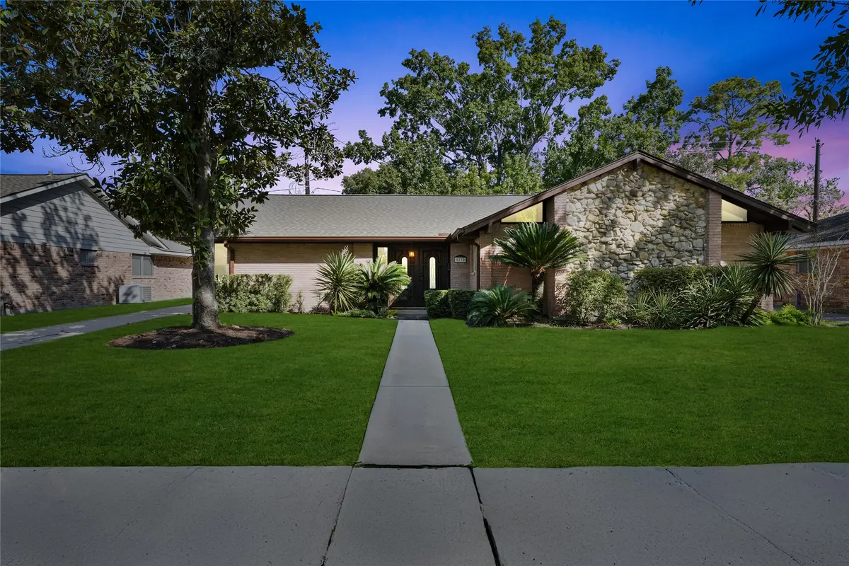 5830 Yarwell Drive, Houston, TX 77096 - Image #1