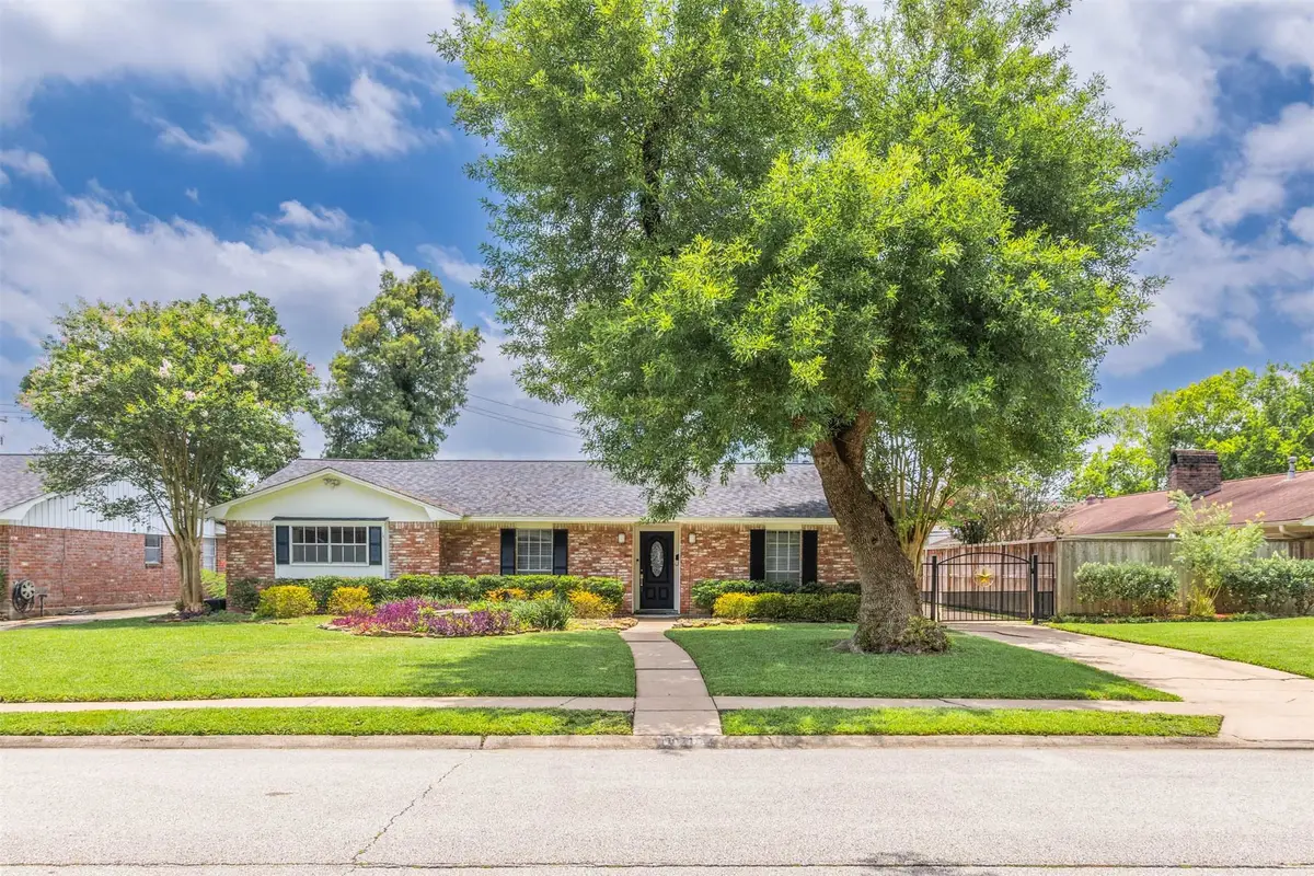 10715 Wickersham Ln, Houston, TX 77042 - #1