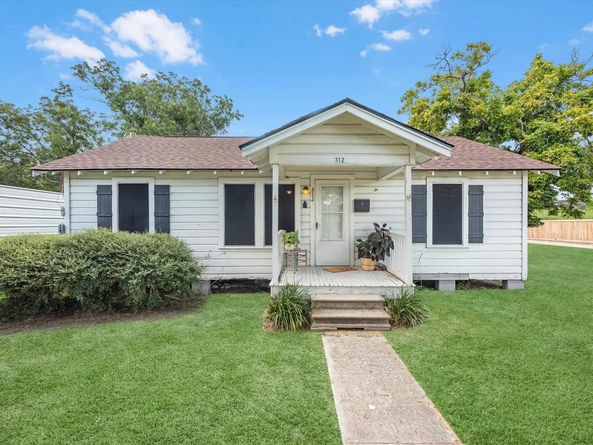 312 N Magnolia Street, Highlands, TX 77562 - Image #1