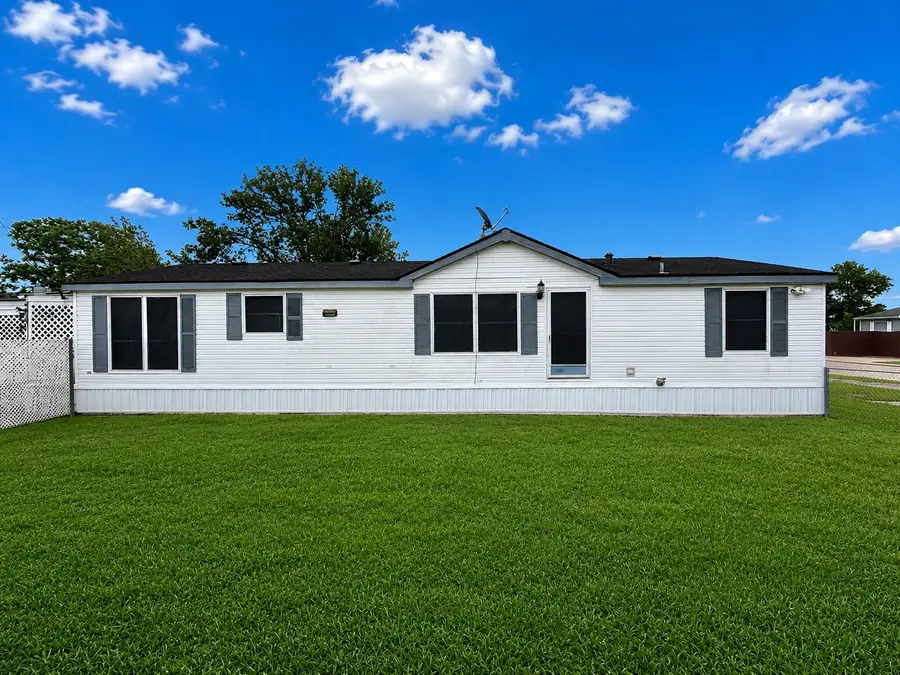 153 Prairie Lea Drive, Angleton, TX 77515 - #2