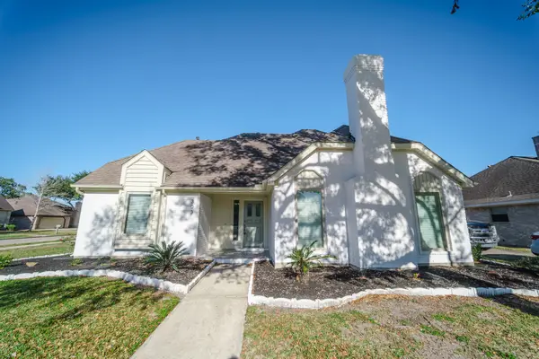 303 Swords Bend, Stafford, TX 77477