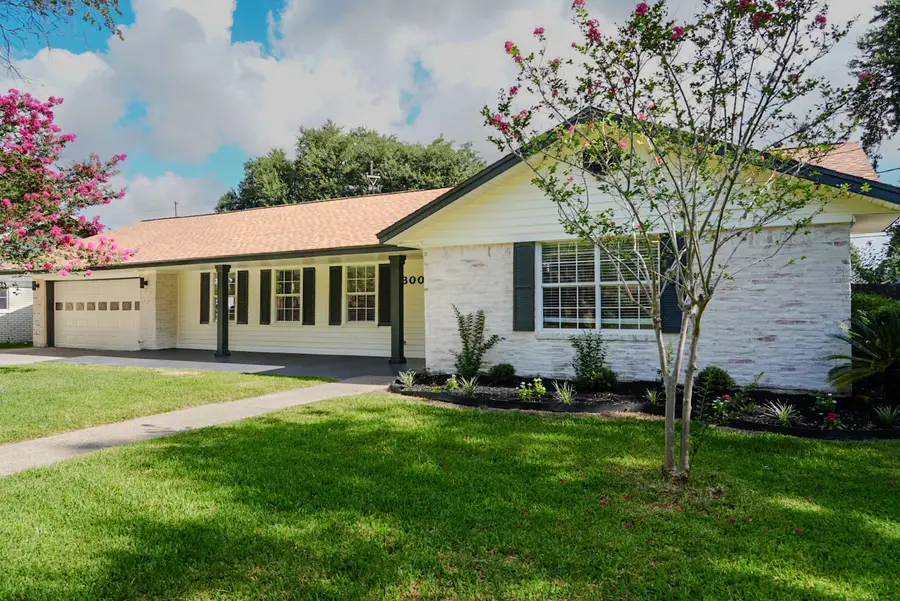 800 Rosewood Drive, Baytown, TX 77520 - #2